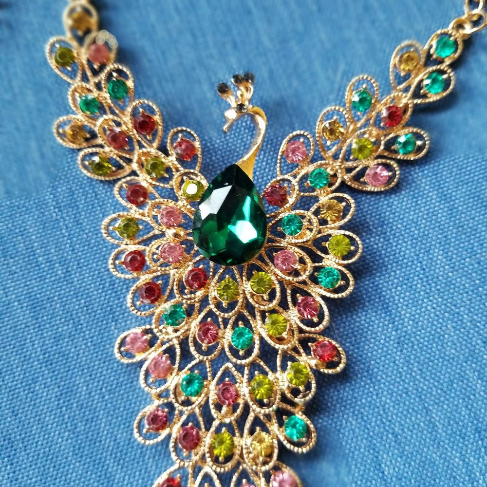 🦚Gorgeous Multicolor Rhinestones / Crystals Peacock Necklace - NWOT🦚